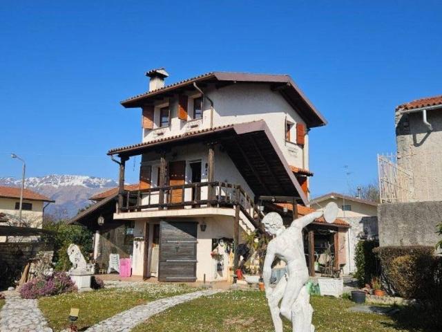 Villa Indipendente in vendita a Montereale Valcellina, Friuli-Venezia Giulia