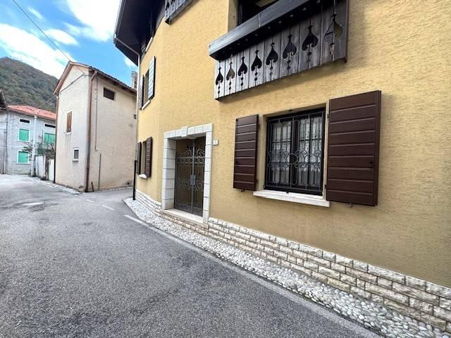 Villa Indipendente in vendita a Montereale Valcellina, Friuli-Venezia Giulia