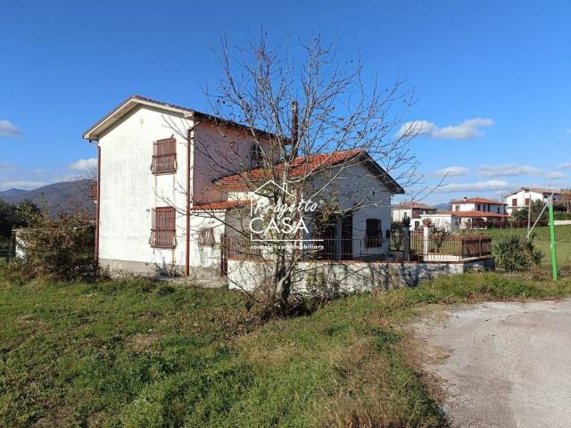 Villa Indipendente in vendita a Monteroduni, Molise