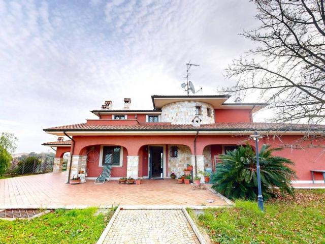 Villa Indipendente in vendita a Roma Capitale, Lazio