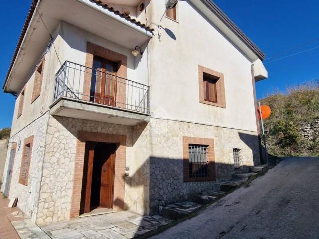 Villa Indipendente in vendita a Montesarchio, Campania