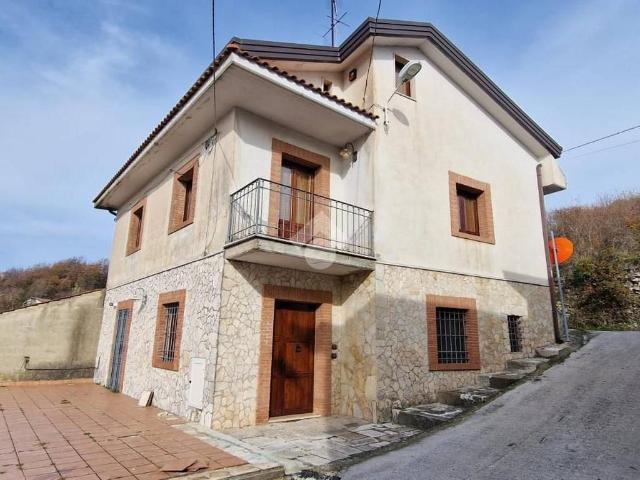 Villa Indipendente in vendita a Montesarchio, Campania