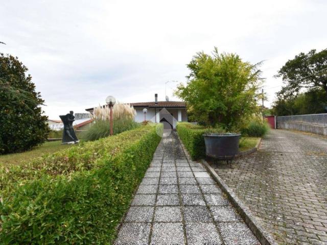 Villa Indipendente in vendita a Monte Colombo, Rimini