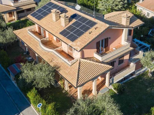 Villa Indipendente in vendita a Montescudo-Monte Colombo, Monte Colombo