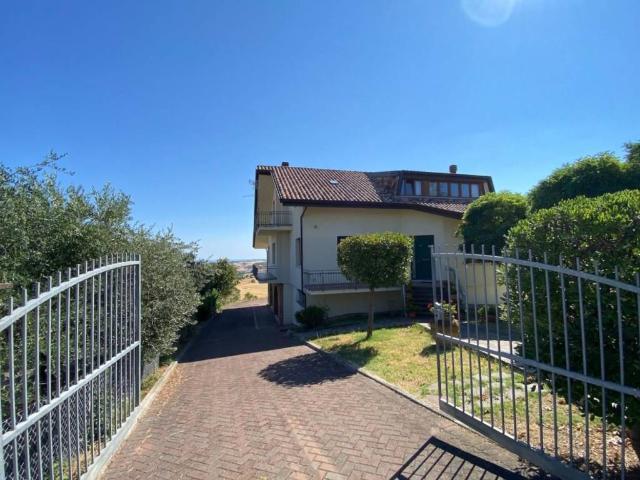 Villa Indipendente in vendita a Montescudo-Monte Colombo, Monte Colombo