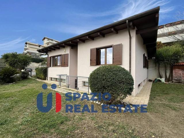 Villa Indipendente in vendita a Montesilvano, Abruzzo