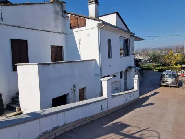 Villa Indipendente in vendita a Montesilvano, Abruzzo