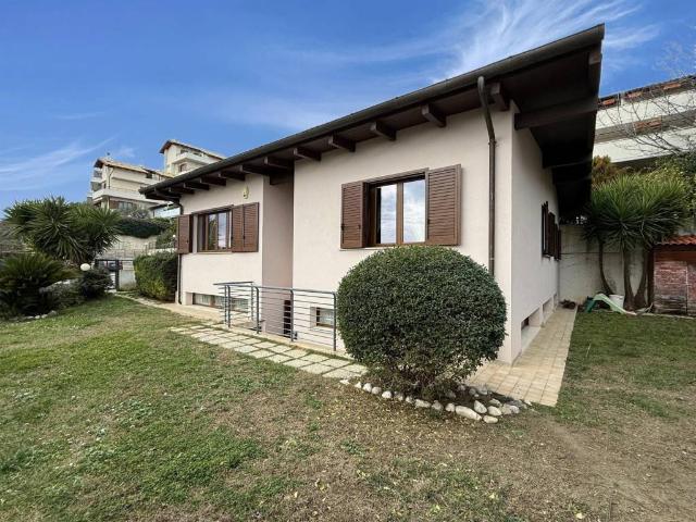 Villa Indipendente in vendita a Montesilvano, Abruzzo