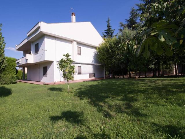Villa Indipendente in vendita a Montesilvano, Abruzzo
