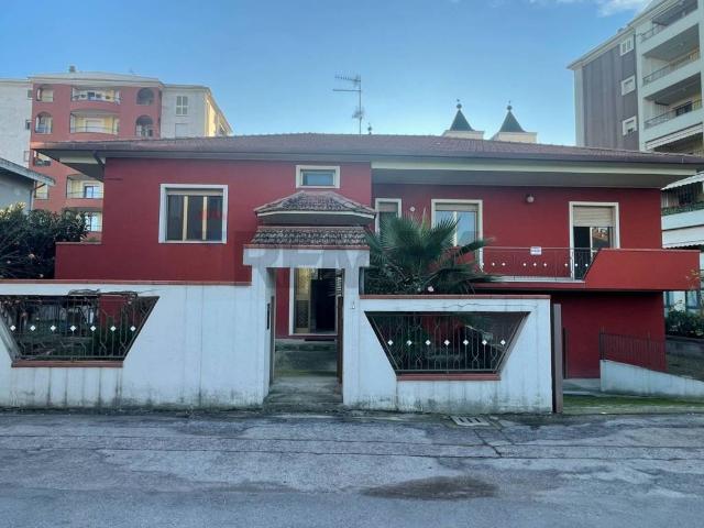 Villa Indipendente in vendita a Montesilvano, Abruzzo