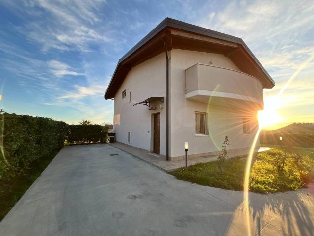 Villa Indipendente in vendita a Valle Cupa, Montesilvano