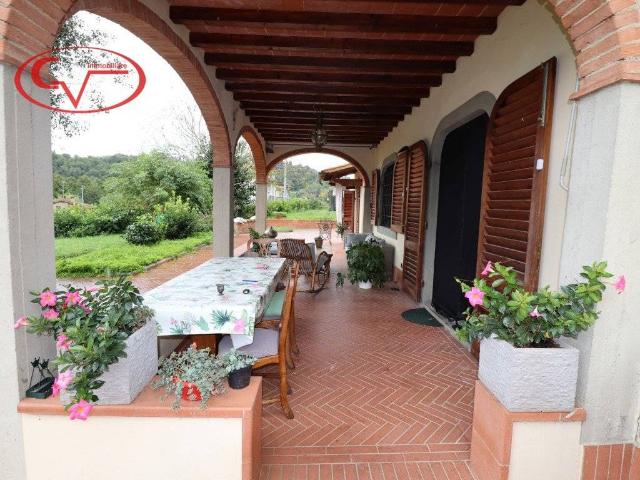 Villa Indipendente in vendita a Montevarchi, Toscana