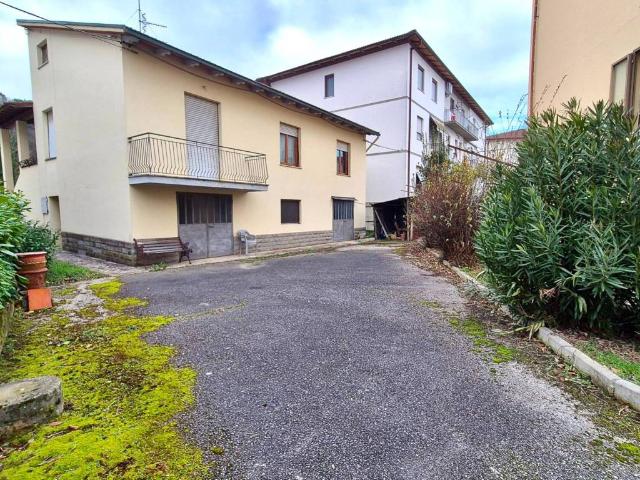 Villa Indipendente in vendita a Montevarchi, Toscana