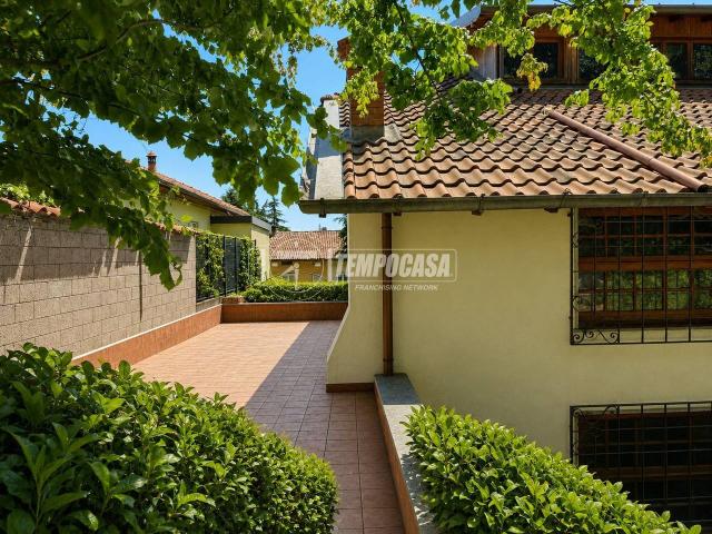 Villa Indipendente in vendita a Quattro Strade, Montevecchia
