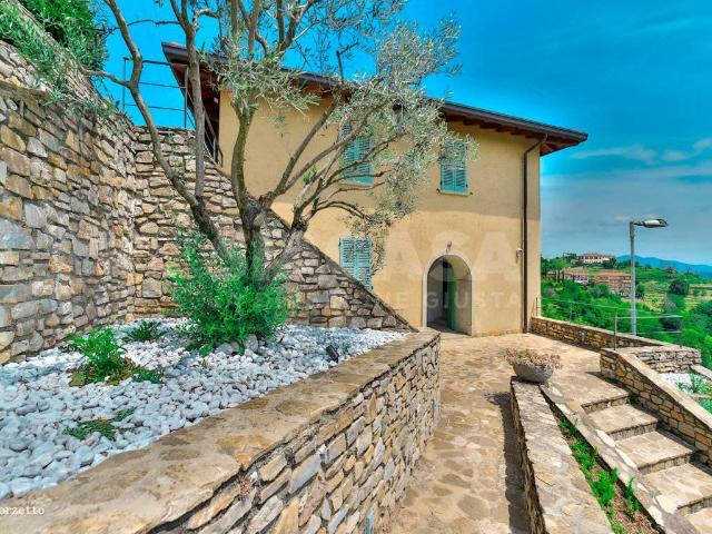 Villa Indipendente in vendita a Quattro Strade, Montevecchia