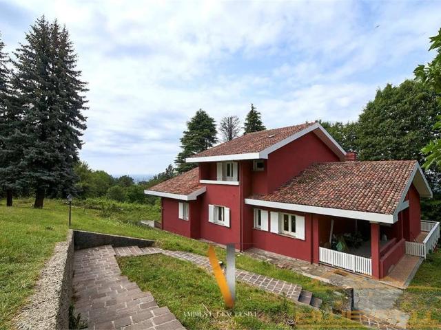 Villa Indipendente in vendita a Montevecchia, Lombardia