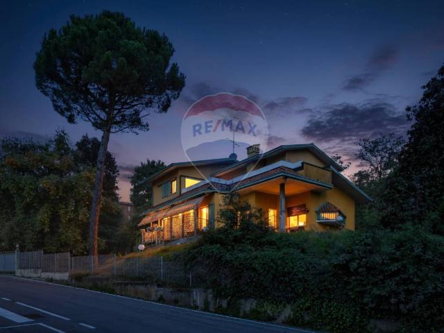 Villa Indipendente in vendita a Quattro Strade, Montevecchia
