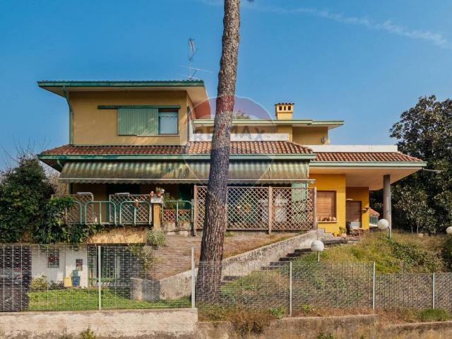 Villa Indipendente in vendita a Quattro Strade, Montevecchia