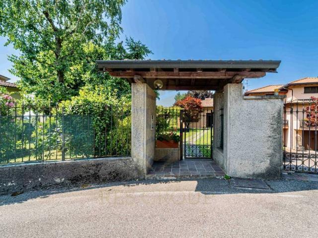 Villa Indipendente in vendita a Quattro Strade, Montevecchia