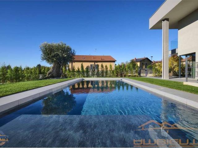 Villa Indipendente in vendita a Quattro Strade, Montevecchia