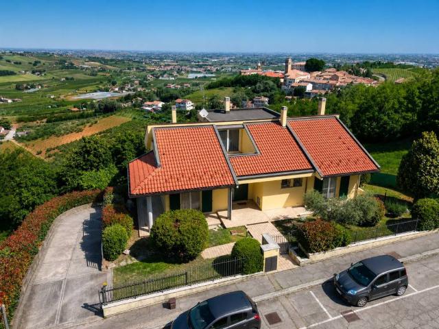 Villa Indipendente in vendita a Unione dei comuni Valle del Savio, Montiano