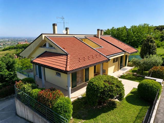 Villa Indipendente in vendita a Unione dei comuni Valle del Savio, Montiano