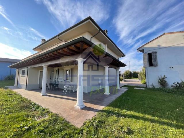 Villa Indipendente in vendita a Casazza, Monticelli d'Ongina