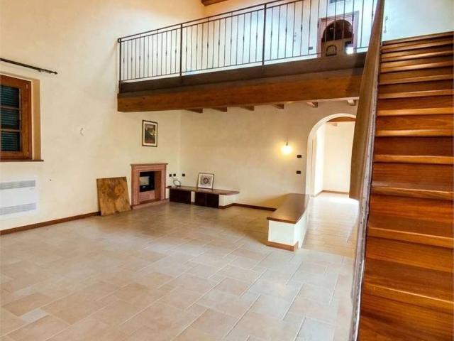 Villa Indipendente in vendita a Casazza, Monticelli d'Ongina