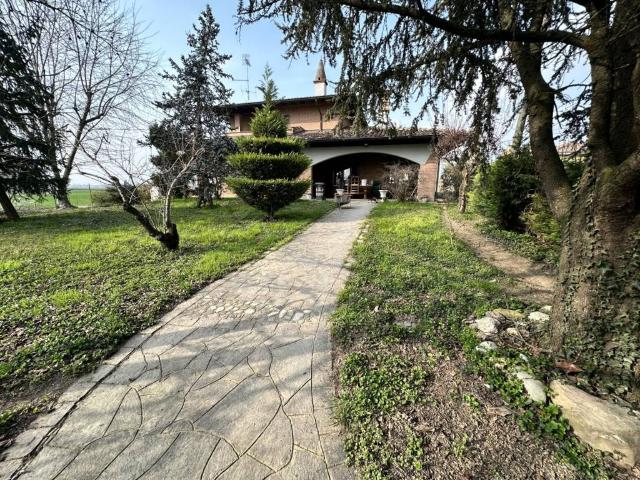 Villa Indipendente in vendita a San Pietro in Corte, Monticelli d'Ongina
