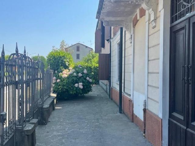 Villa Indipendente in vendita a San Pietro in Corte, Monticelli d'Ongina