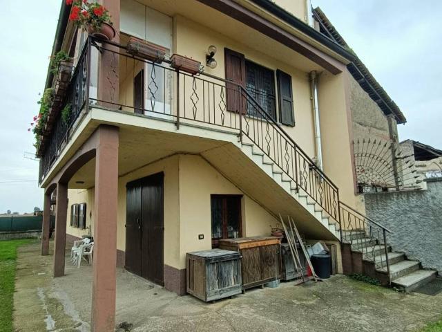Villa Indipendente in vendita a Monticelli Pavese, Lombardia