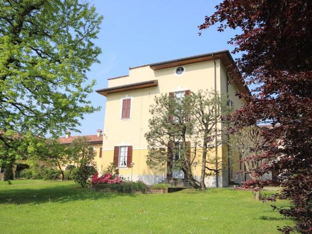 Villa Indipendente in vendita a Monticello, Lombardia