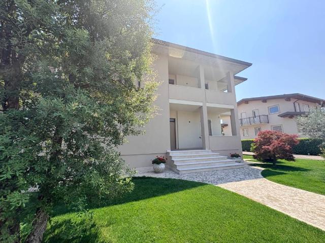 Villa Indipendente in vendita a Montichiari, Lombardia