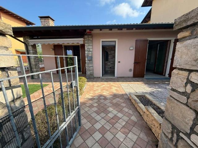 Villa Indipendente in vendita a Montichiari, Lombardia