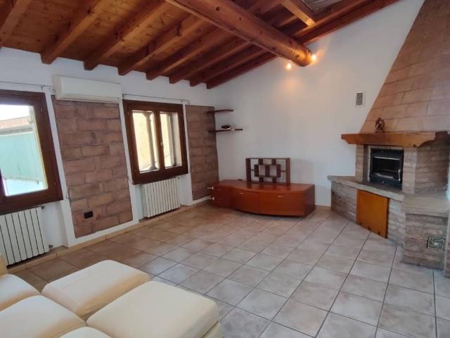 Villa Indipendente in vendita a Montichiari, Lombardia