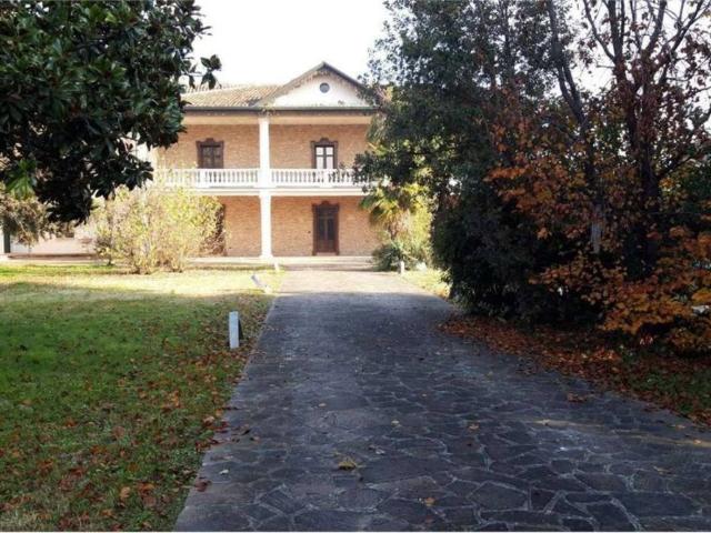 Villa Indipendente in vendita a Montichiari, Lombardia