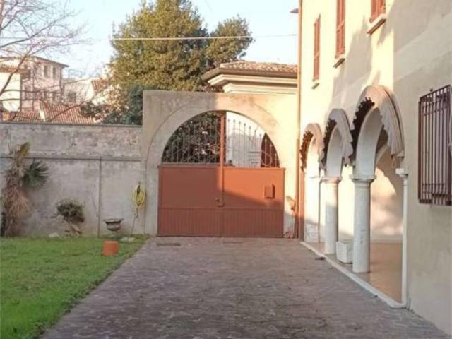 Villa Indipendente in vendita a Montichiari, Lombardia