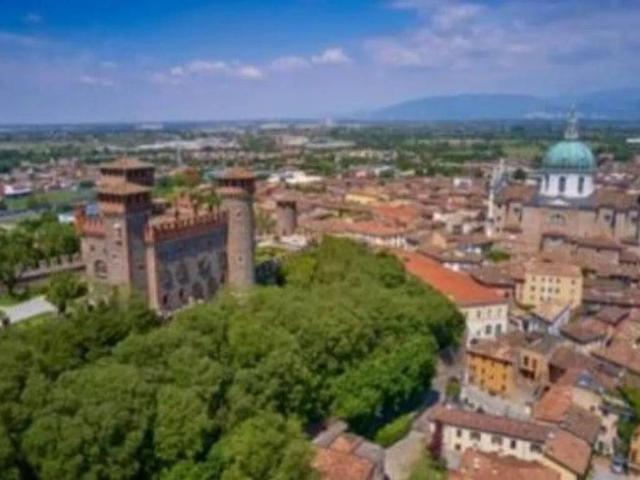 Villa Indipendente in vendita a Montichiari, Lombardia