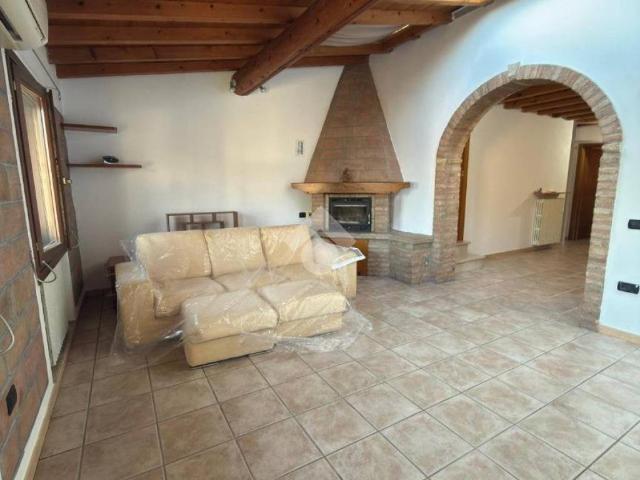 Villa Indipendente in vendita a Montichiari, Lombardia