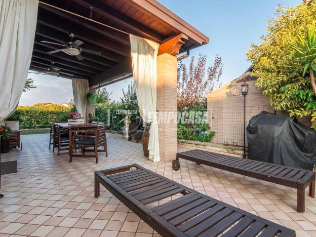 Villa Indipendente in vendita a Montichiari, Lombardia
