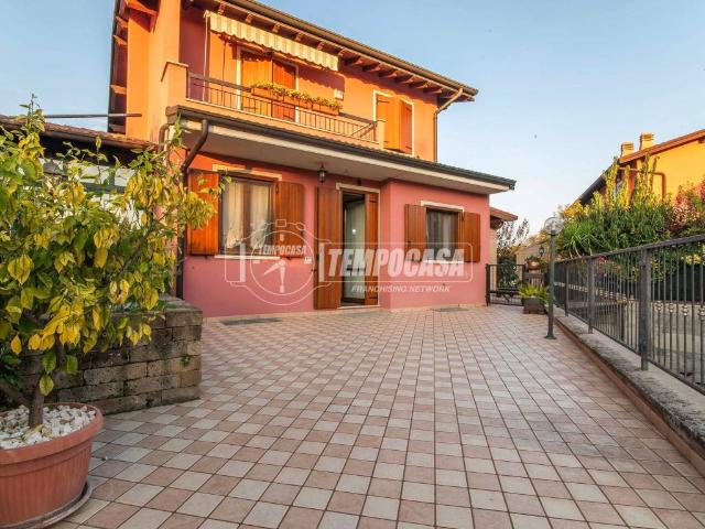 Villa Indipendente in vendita a Montichiari, Lombardia