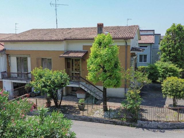 Villa Indipendente in vendita a Montichiari, Lombardia
