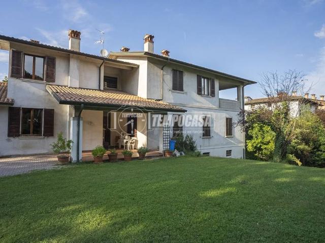 Villa Indipendente in vendita a Montichiari, Lombardia