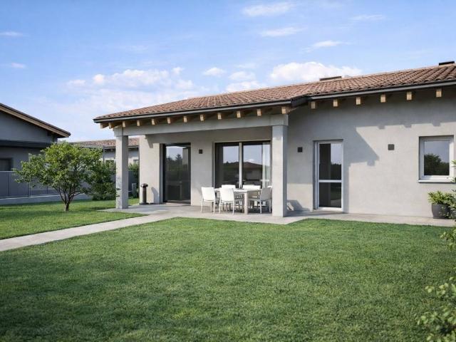 Villa Indipendente in vendita a Montichiari, Lombardia