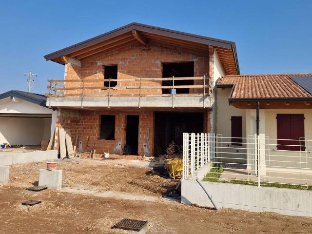 Villa Indipendente in vendita a Montichiari, Lombardia