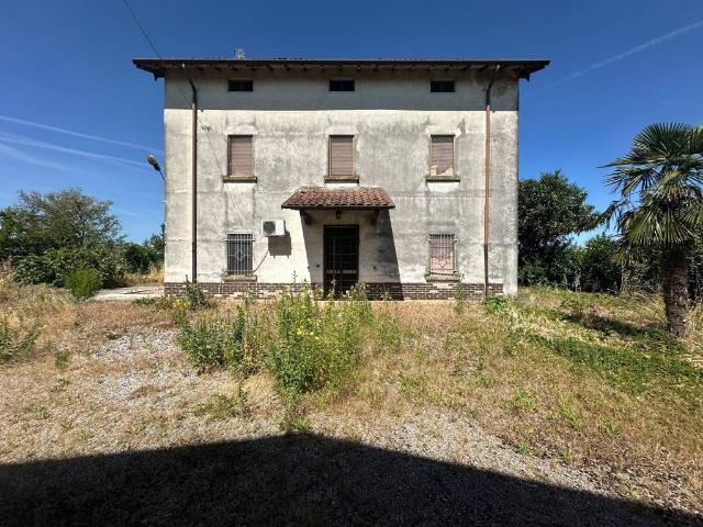 Villa Indipendente in vendita a Montichiari, Lombardia