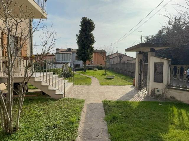 Villa Indipendente in vendita a Montichiari, Lombardia