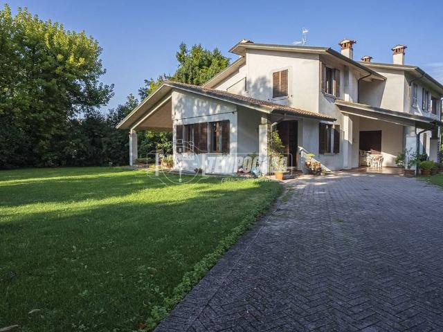 Villa Indipendente in vendita a Montichiari, Lombardia