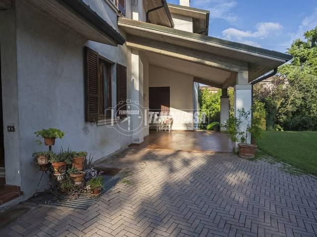 Villa Indipendente in vendita a Montichiari, Lombardia