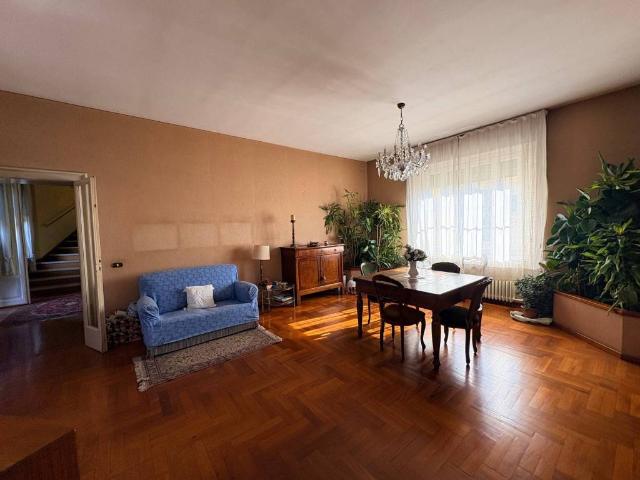 Villa Indipendente in vendita a Montichiari, Lombardia